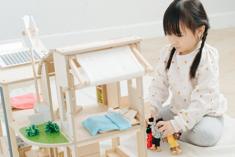GREEN DOLLHOUSE